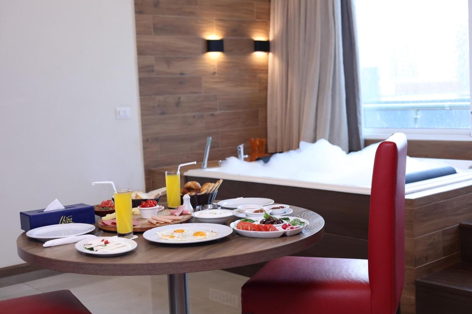 Ibiza Hotel 朱尼耶 外观 照片