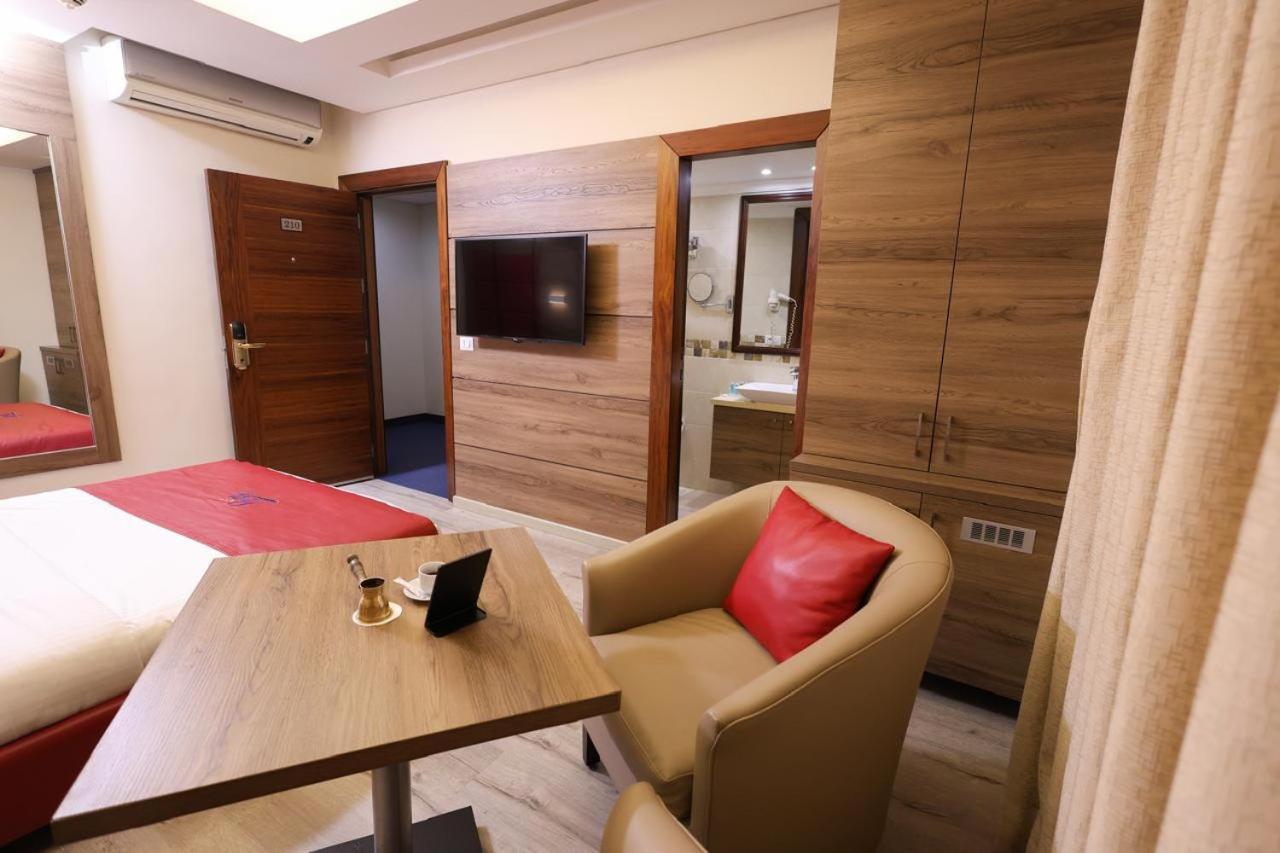 Ibiza Hotel 朱尼耶 外观 照片